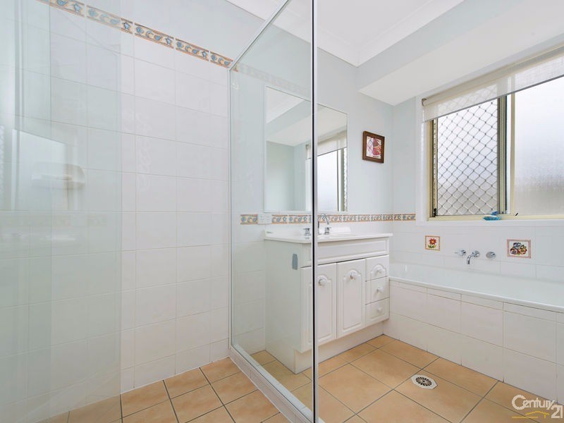 100 Kirralee Crescent, Upper Kedron QLD 4055