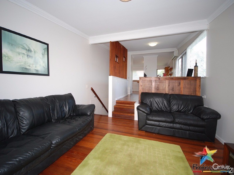 18 Alkoomi Avenue, Ferny Hills QLD 4055