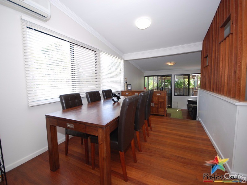 18 Alkoomi Avenue, Ferny Hills QLD 4055