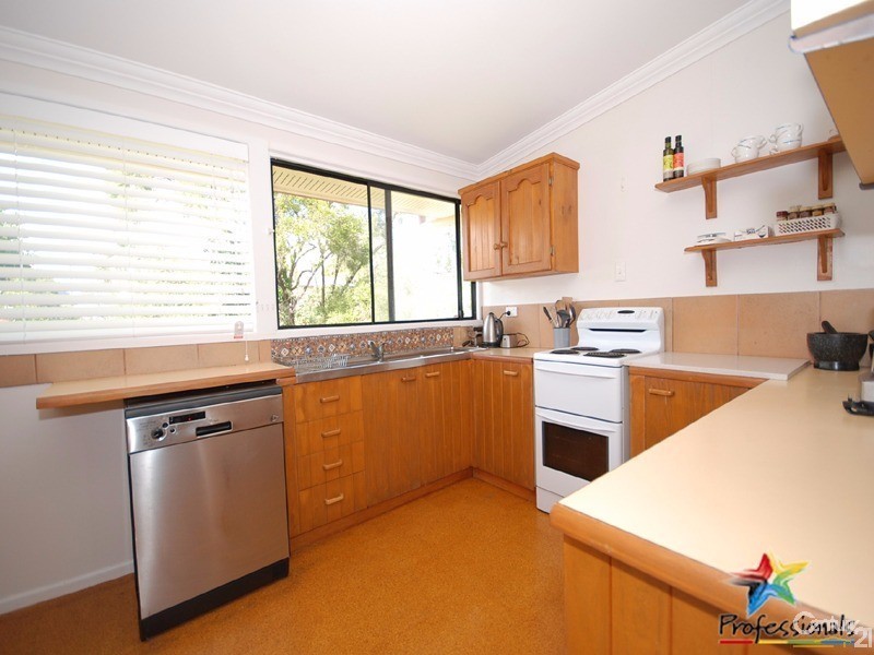 18 Alkoomi Avenue, Ferny Hills QLD 4055