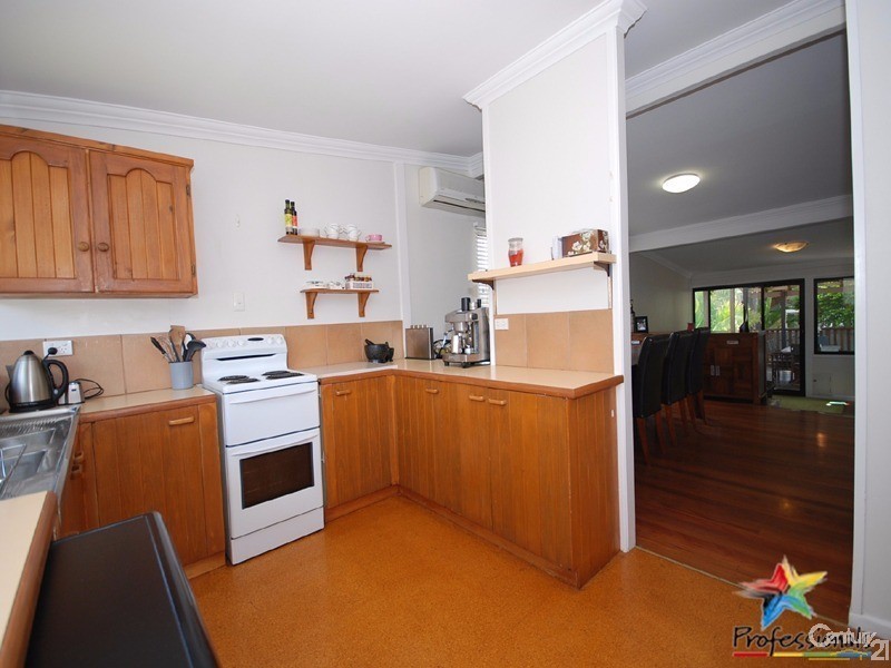 18 Alkoomi Avenue, Ferny Hills QLD 4055