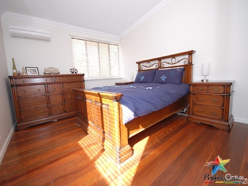 18 Alkoomi Avenue, Ferny Hills QLD 4055