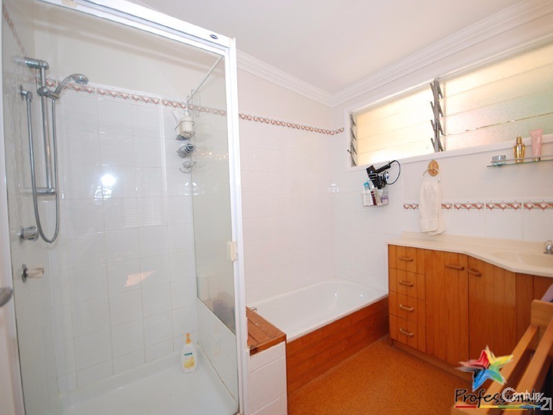 18 Alkoomi Avenue, Ferny Hills QLD 4055