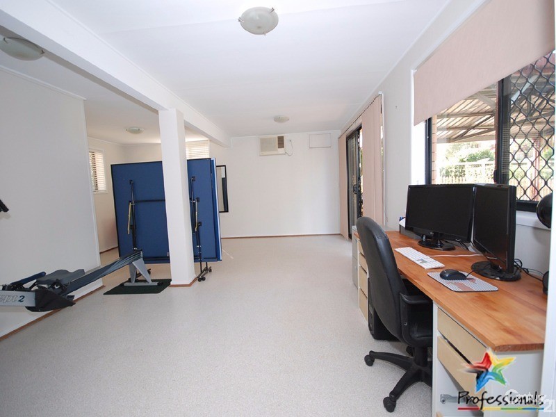 18 Alkoomi Avenue, Ferny Hills QLD 4055