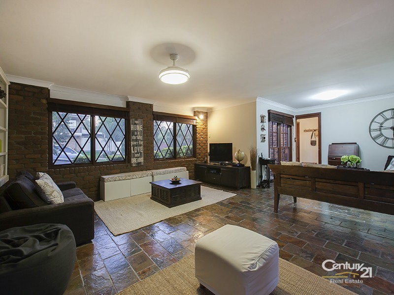 2 Glencloy Street, Ferny Grove QLD 4055