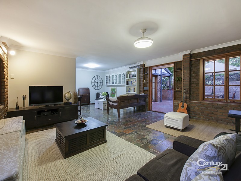 2 Glencloy Street, Ferny Grove QLD 4055