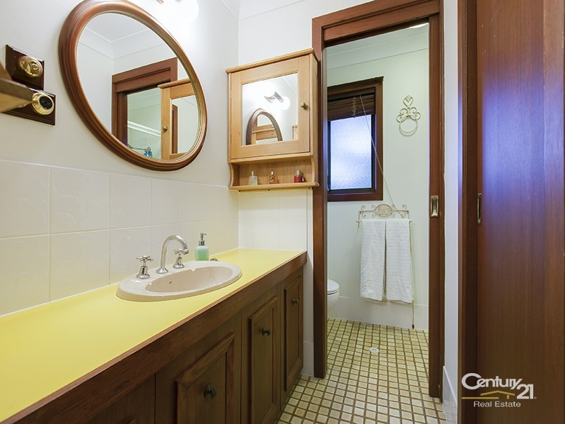2 Glencloy Street, Ferny Grove QLD 4055