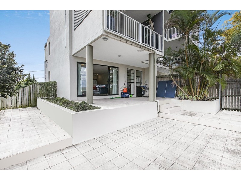 2/415 Sandgate Road, Albion QLD 4010