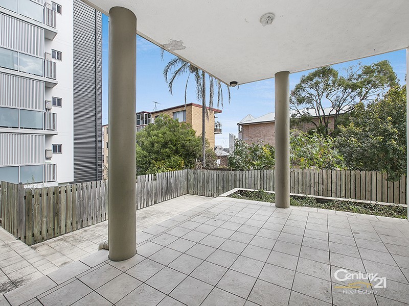 2/415 Sandgate Road, Albion QLD 4010