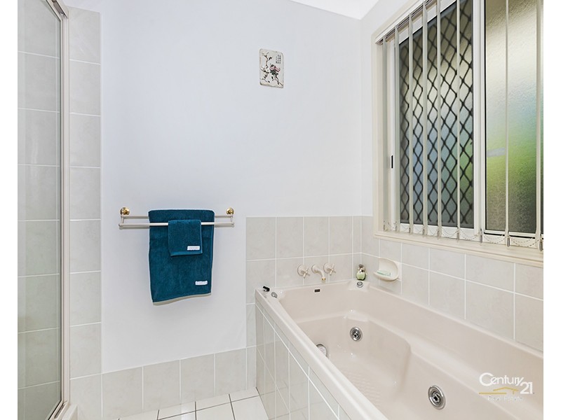 61  Selkirk Crescent, Upper Kedron QLD 4055