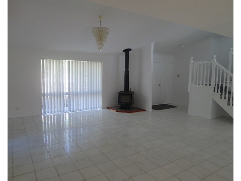 33 Barber Road, Ferny Hills QLD 4055