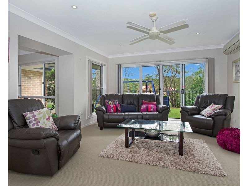 2 Berkeley Place, Ferny Grove QLD 4055