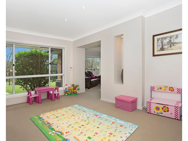 2 Berkeley Place, Ferny Grove QLD 4055