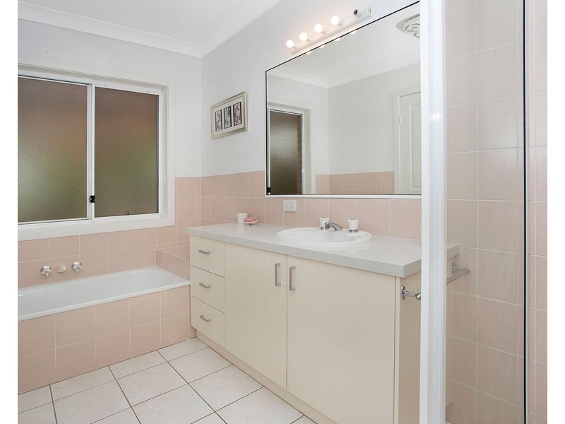 2 Berkeley Place, Ferny Grove QLD 4055