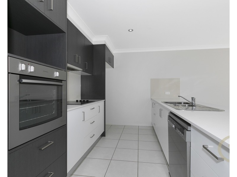 5 Pine Place, Upper Kedron QLD 4055
