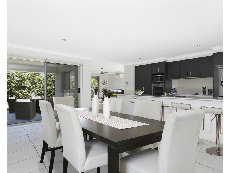 5 Pine Place, Upper Kedron QLD 4055