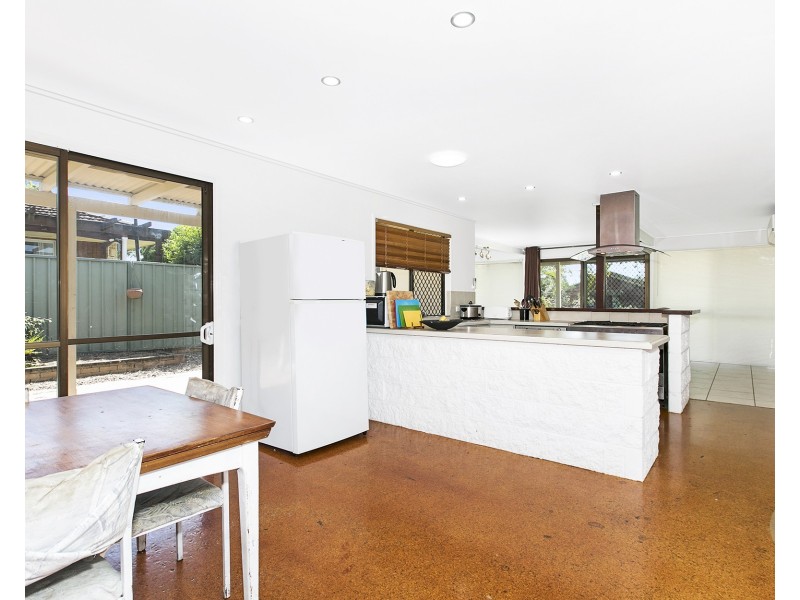 8  Bunowen Street, Ferny Grove QLD 4055