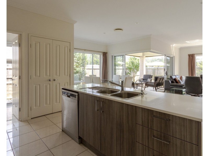 46  Lyrebird Crescent, Upper Kedron QLD 4055
