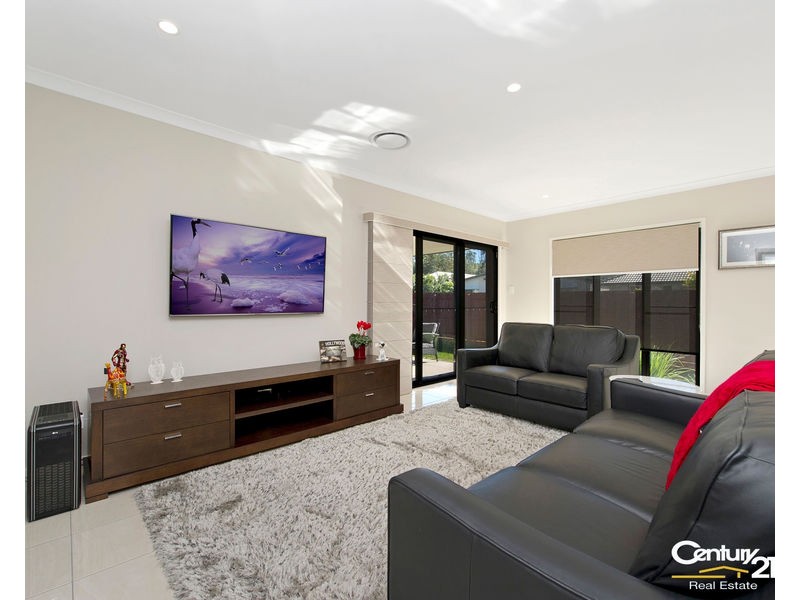 25 Lyrebird Crescent, Upper Kedron QLD 4055