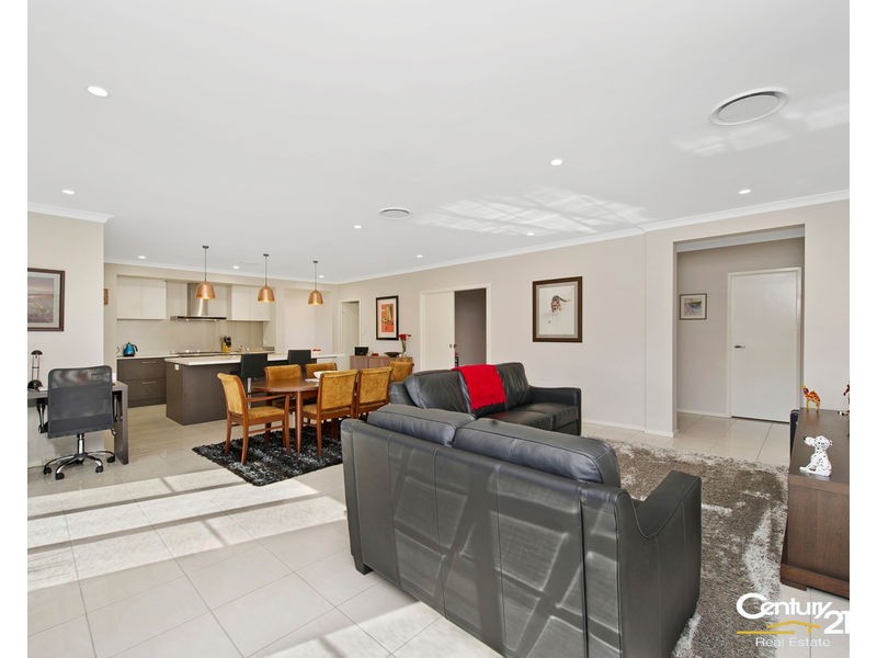 25 Lyrebird Crescent, Upper Kedron QLD 4055