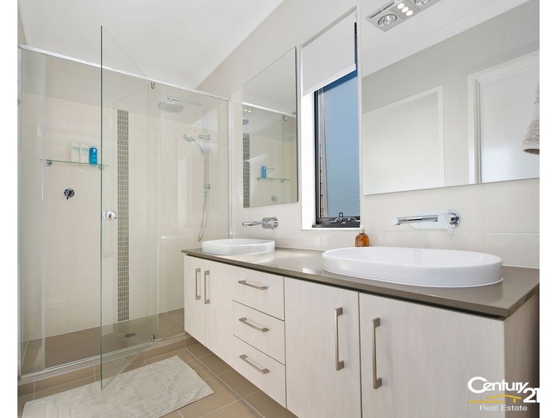 25 Lyrebird Crescent, Upper Kedron QLD 4055