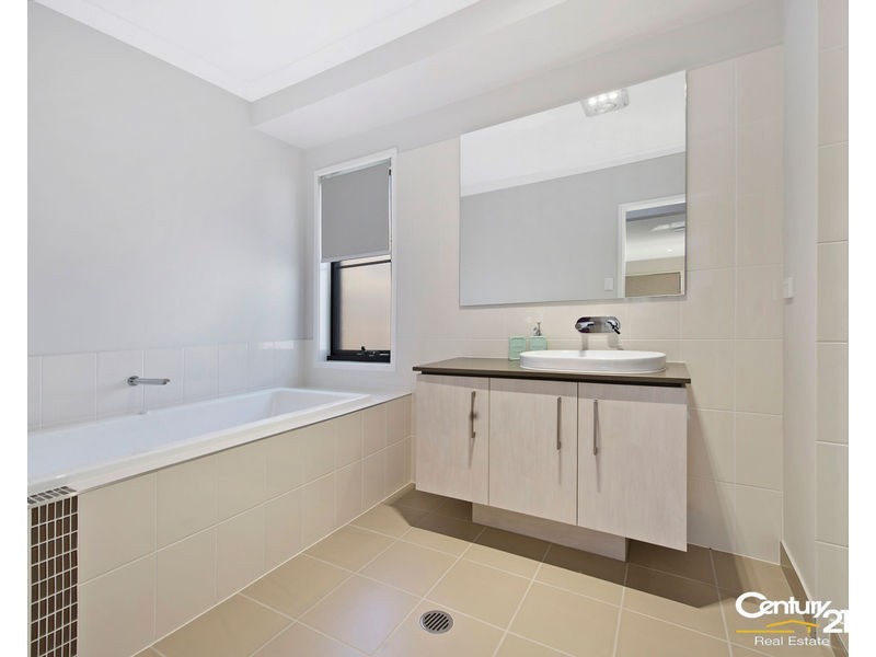25 Lyrebird Crescent, Upper Kedron QLD 4055