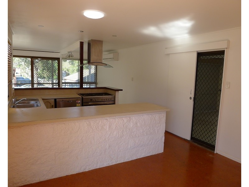 8 Bunowen Street, Ferny Grove QLD 4055