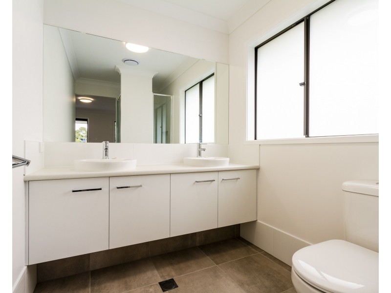 11 Pavonia Street, Everton Hills QLD 4053