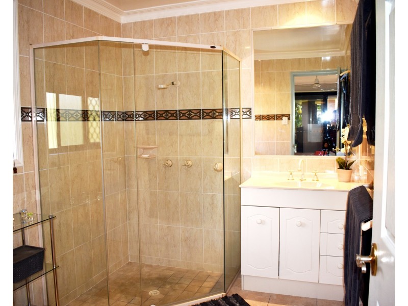 6 Bowerbird Court, Cashmere QLD 4500