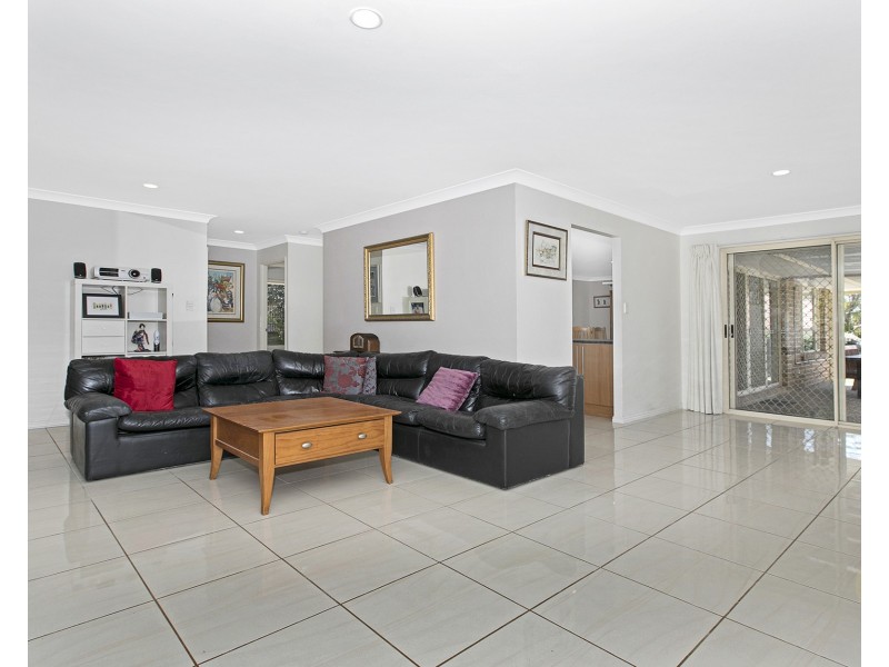 17 Dornoch Crescent, Ferny Grove QLD 4055