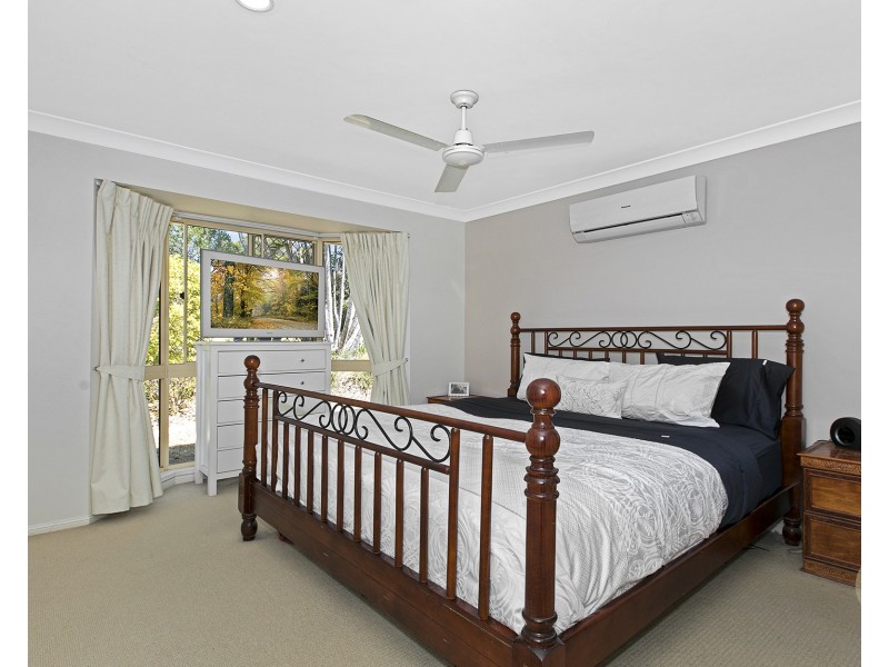 17 Dornoch Crescent, Ferny Grove QLD 4055