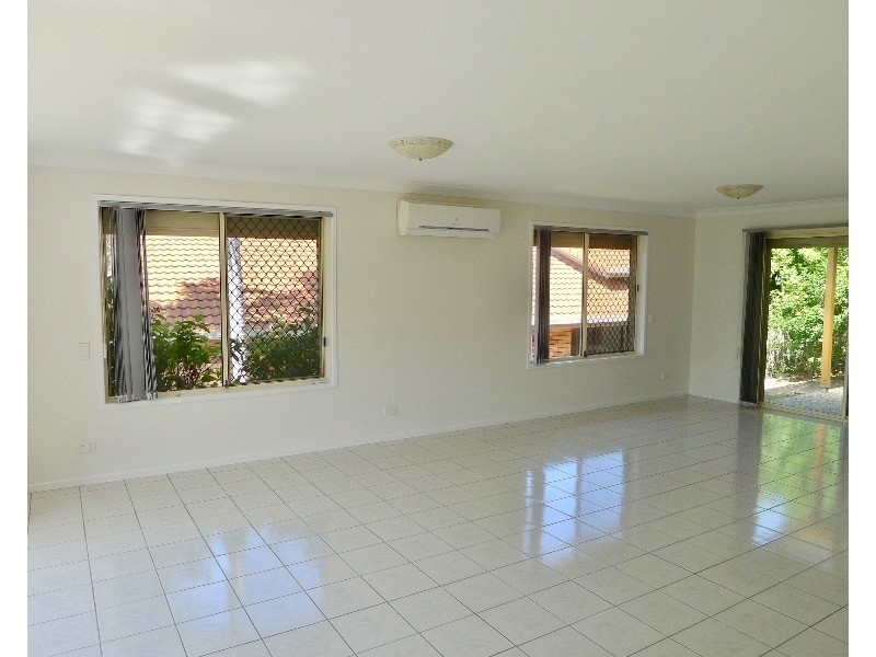 12 Berkeley Place, Ferny Grove QLD 4055