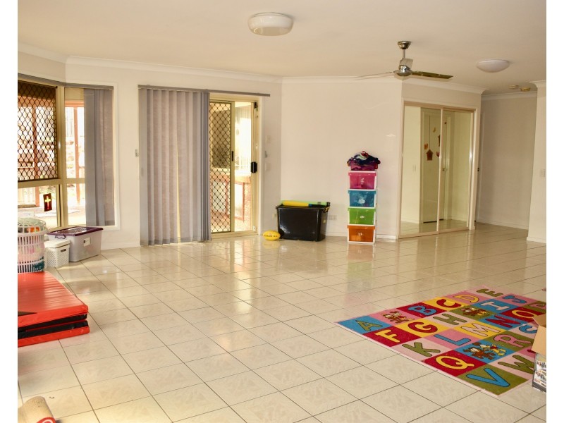 12 Berkeley Place, Ferny Grove QLD 4055