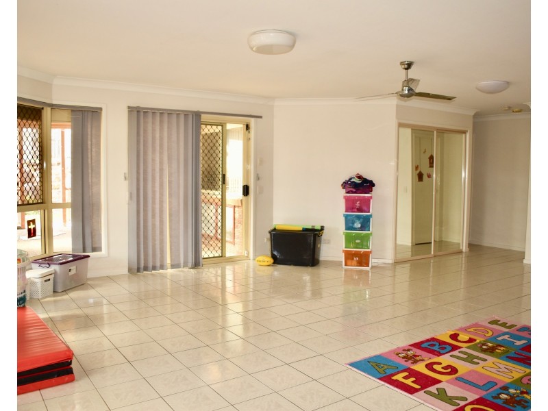 12 Berkeley Place, Ferny Grove QLD 4055