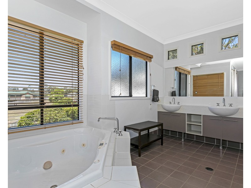 29 Valley Place, Upper Kedron QLD 4055