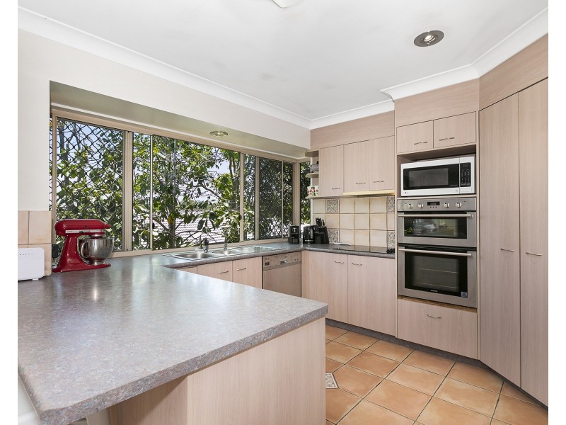 17 Hillenvale Avenue, Arana Hills QLD 4054