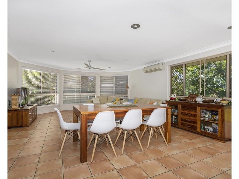 17 Hillenvale Avenue, Arana Hills QLD 4054