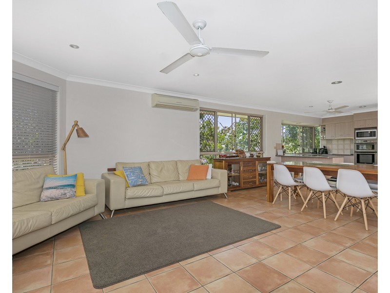 17 Hillenvale Avenue, Arana Hills QLD 4054