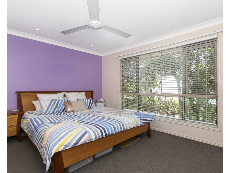 17 Hillenvale Avenue, Arana Hills QLD 4054