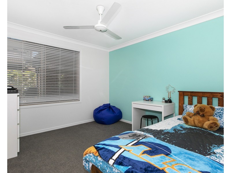 17 Hillenvale Avenue, Arana Hills QLD 4054