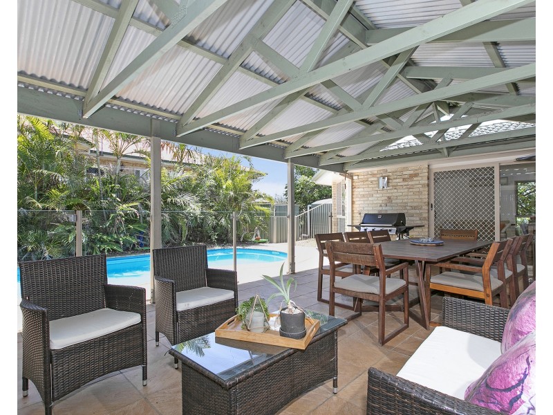 17 Hillenvale Avenue, Arana Hills QLD 4054