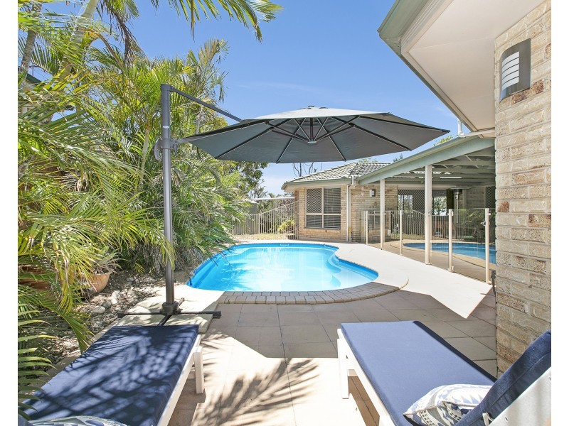 17 Hillenvale Avenue, Arana Hills QLD 4054