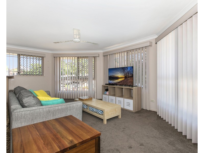 17 Hillenvale Avenue, Arana Hills QLD 4054