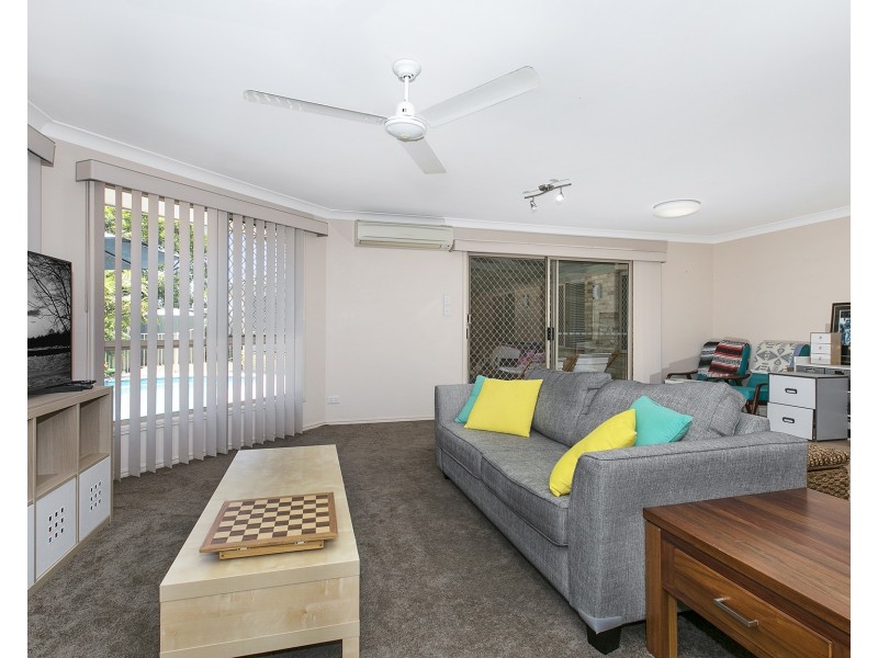 17 Hillenvale Avenue, Arana Hills QLD 4054