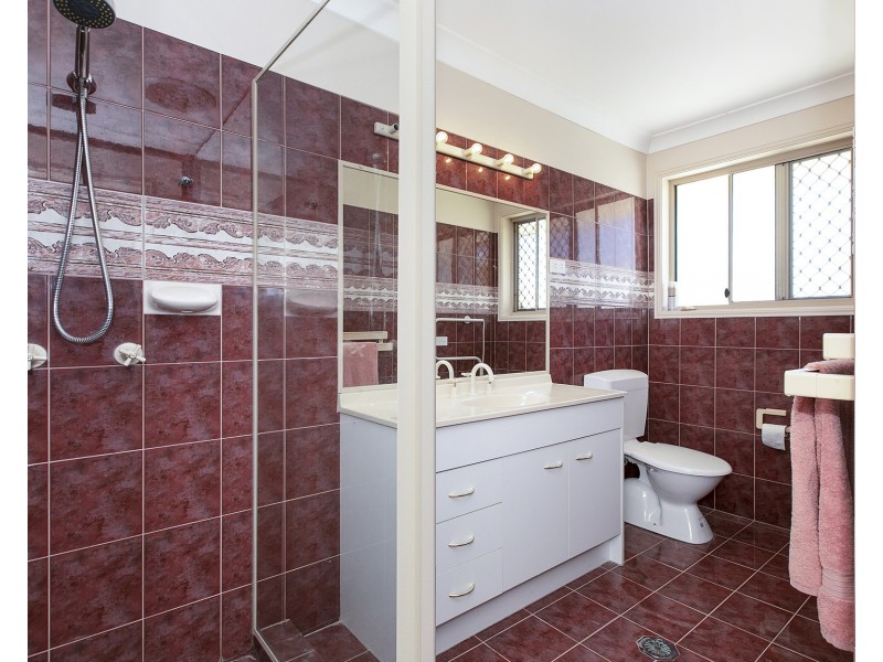 17 Hillenvale Avenue, Arana Hills QLD 4054