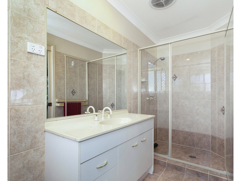 17 Hillenvale Avenue, Arana Hills QLD 4054