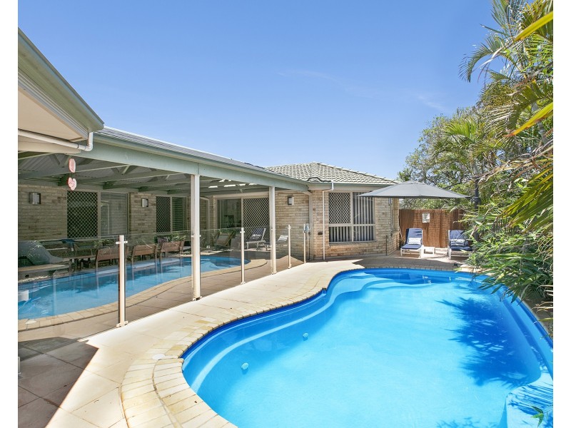 17 Hillenvale Avenue, Arana Hills QLD 4054