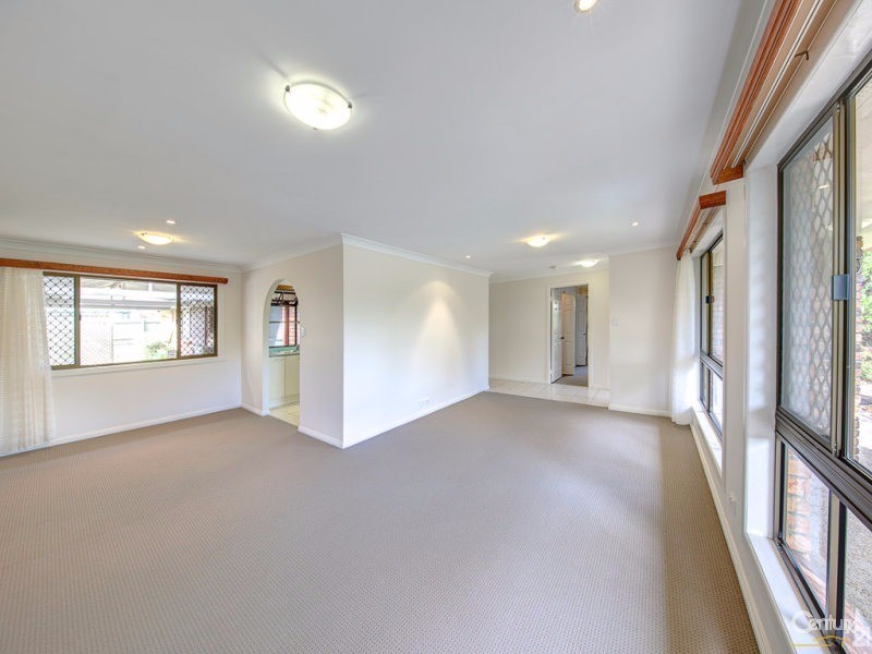 25 Ustinov Crescent, Mcdowall QLD 4053