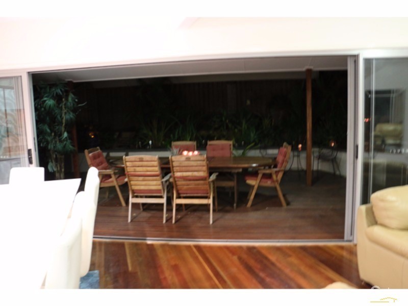 18A Young St, Milton QLD 4064