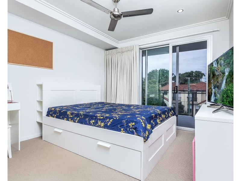 7/2 Laurence Street, St Lucia QLD 4067